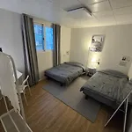 Samgakji Station 3 Seconds 4 Rooms 10 People 2 Bathrooms Namsan Tower Rooftop Barbecue Attic