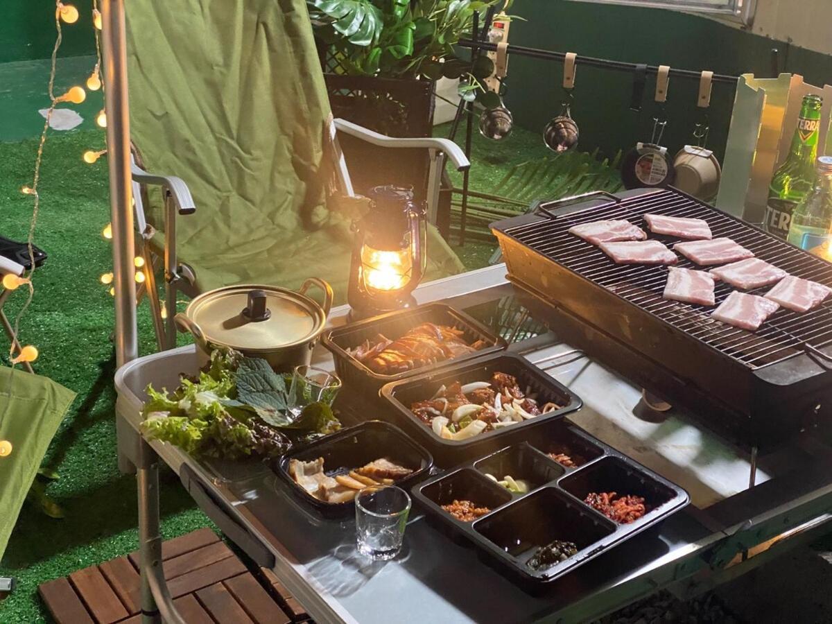 Samgakji Station 3 Seconds 4 10 People 2 Bathrooms Namsan Tower Rooftop Barbecue Attic Apartment