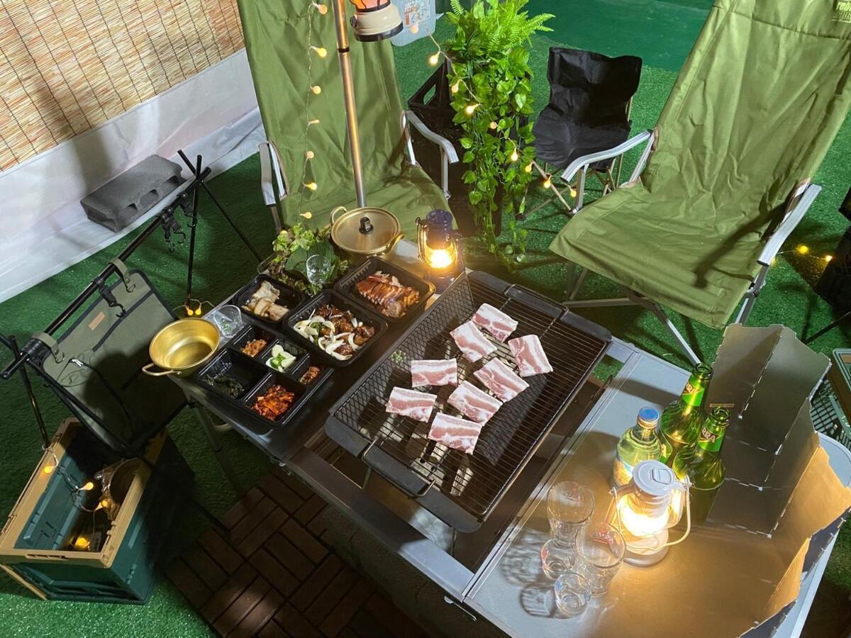 Samgakji Station 3 Seconds 4 10 People 2 Bathrooms Namsan Tower Rooftop Barbecue Attic *